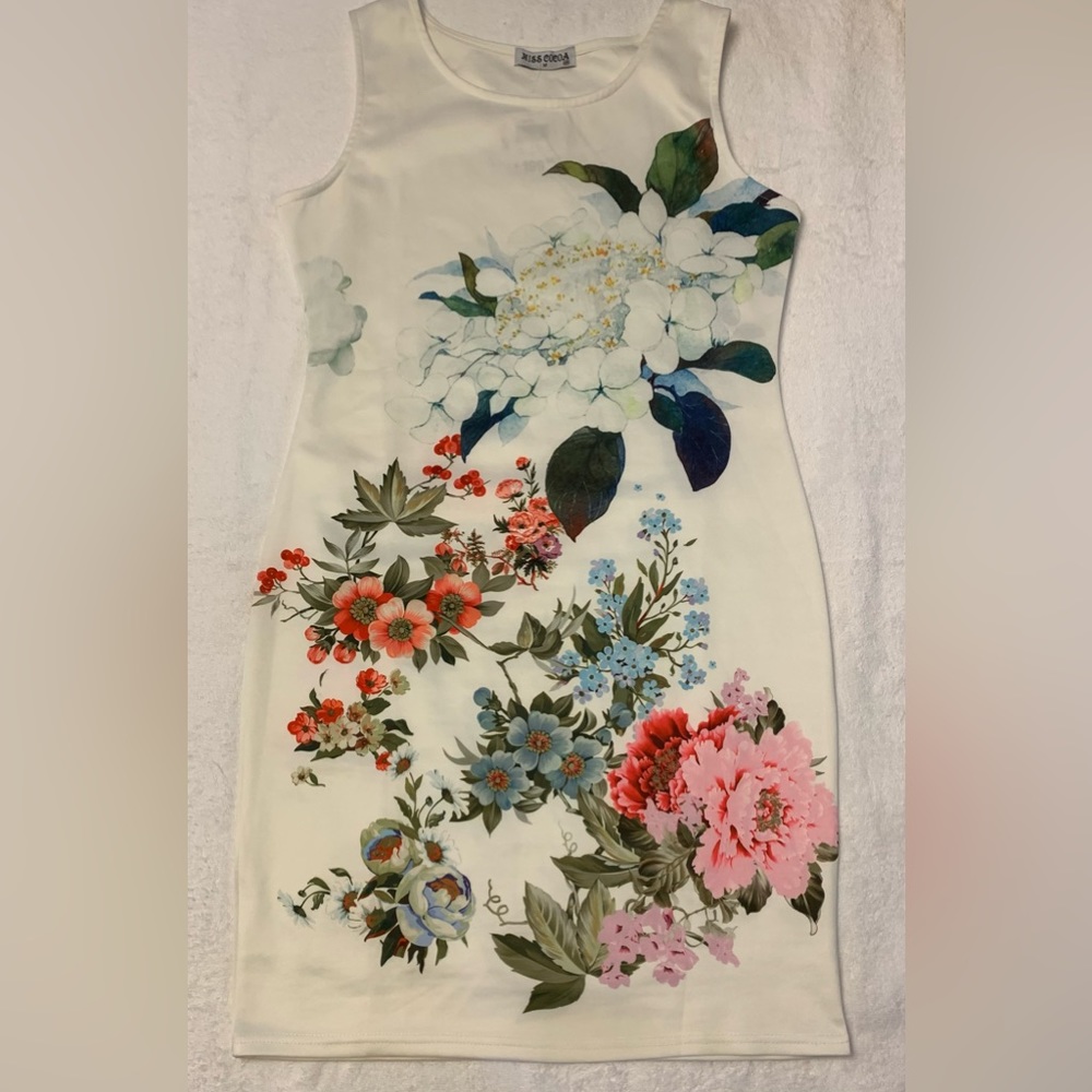NEW~ MISS COCOA Women’s Knee Length White Soft Flowery Floral Dress Size Medium